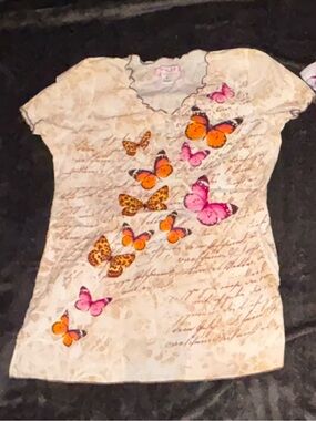 ⭐️ 4 for $25 SALE ⭐️ koi Beige Short Sleeve Scrub Top